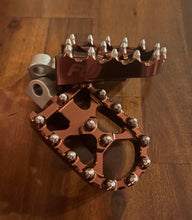 Load image into Gallery viewer, FLO MOTORSPORTS MOTO STYLE FOOTPEG SET
