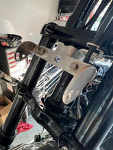 Load image into Gallery viewer, Headlight Bracket for 2006-2017 Dyna For Baja Designs LP6 Pro
